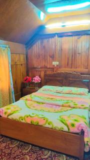 Houseboat young wild Rose - Srinagar - 5