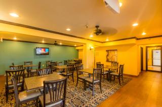 Super 8 by Wyndham Oklahoma Airport Fairgrounds West - Oklahoma City - 9