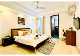 BluO 3BHK M Block Mkt - Lift, Balcony, Parking - 8