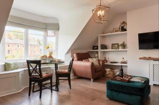 Top floor 1BR apartment central Matlock - 0