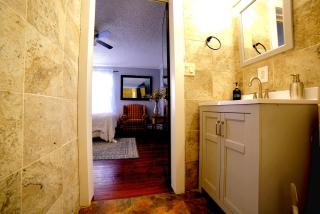 SHALIGOHOMES QUEEN SUITE ON 16TH - 7