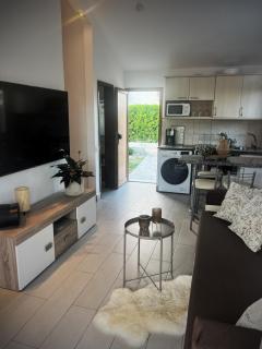 BuzzStays: 1-Bed Bungalow, Garden, Near Yumbo & Beach - Maspalomas - 1