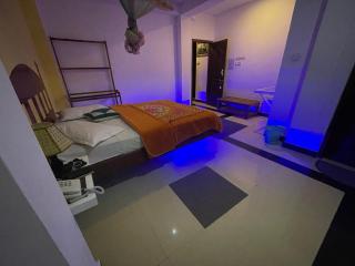 White House Riverside Retreat - 2