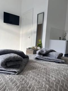 Abington Park 5 Bedrooms with en-suite - 5