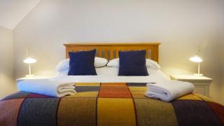 Bewdley River Cottage - Free private gated parking for 2 cars - River front location - Bewdley - 2