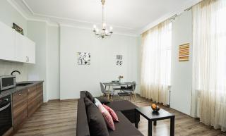 Art Deco One-Bedroom Suite in Library House - 0