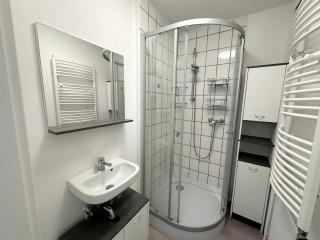 2 Bed Flat - Sleeps 4 - Pets - Parking - Wifi - 5