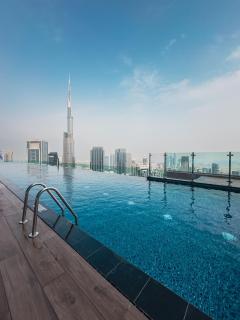 ALiving Luxe 2BR with Burj Khalifa view Infinity Pool Midtown-4704 - Dubai - 9