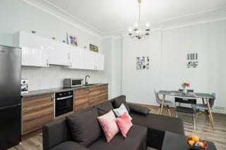 Art Deco One-Bedroom Suite in Library House - 7
