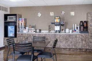 Super 8 by Wyndham Owatonna - Owatonna - 0