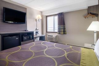 Super 8 by Wyndham Owatonna - Owatonna - 2