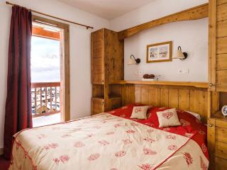 Savoyard Stay w Balcony - 9