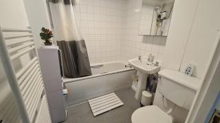 Stylish room kingsize bed 1 stop from Wembley stadium - 6