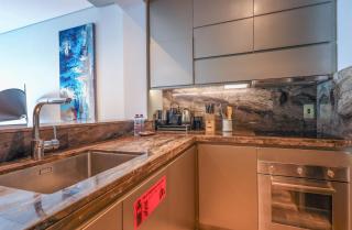 Elite LUX Holiday Homes - Sky-High Luxury 1BR with Stunning Views in Marina Dubai - Dubai - 1