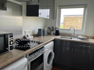 Beachcomber, Sunbeach, Scratby - Two bed chalet, sleeps 4, FREE Wi-Fi, FREE club passes, FREE swimming and pet friendly - Scratby - 1