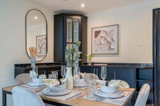 Stunning 1 BR Apartment with Pool View in JVC Dubai - 9