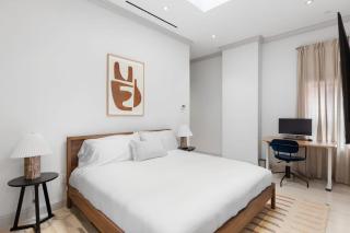 Linden Place II by Rove Travel 3 BR Lenox Hill Apt - New York - 1