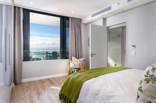 Luxury 2 Bed Corner apartment - 2