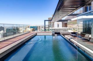 Luxury 1 bed corner unit with panoramic views - 3