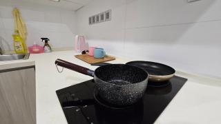 Paragon Suites Studios with Private Jacuzzi near CIQ RTS - 1