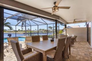 DIRECT GULF ACCESS, INTERSECTING CANAL, POOL HOME minutes from the RIVER! - Villa Southern Charm - Cape Coral - 9
