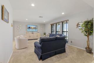 DIRECT GULF ACCESS, INTERSECTING CANAL, POOL HOME minutes from the RIVER! - Villa Southern Charm - Cape Coral - 3