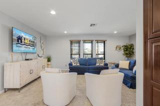 DIRECT GULF ACCESS, INTERSECTING CANAL, POOL HOME minutes from the RIVER! - Villa Southern Charm - Cape Coral - 2