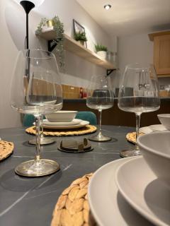 2 Bedroom, 2 Bathroom Flat in Nottingham City Centre with FREE Parking - 2