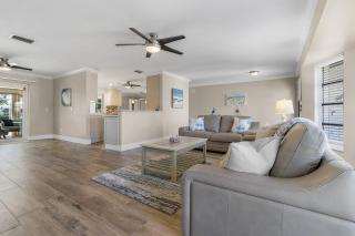 Gulf Access, Kayak, Paddle Board, Heated Saltwater Pool and Dolphins! - Villa Delfin- Roelens - Cape Coral - 3