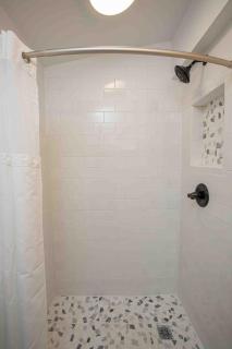 Modern Lake Retreat, Sleeps 8, 5 min to Colgate - 4