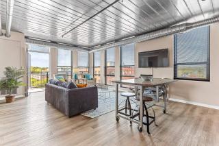 Downtown Ann Arbor 2 King Bed Balcony Apartment - 2