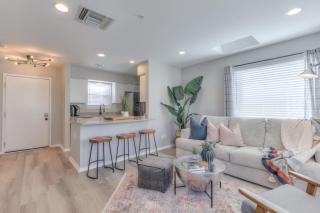 Walk to Broadway Riverfront Condo with Pool - Nashville - 7