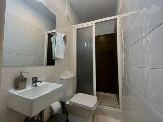 2 Bedroom, 2 Bathroom Apartment - Travessa da Madalena - Lissabon - 2