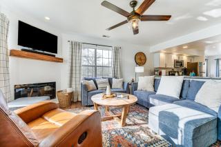 Sunroom, Fireplace Lakefront Branson Condo - Branson - 6