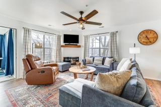 Sunroom, Fireplace Lakefront Branson Condo - Branson - 5