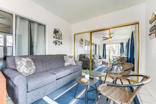 Sunroom, Fireplace Lakefront Branson Condo - Branson - 4
