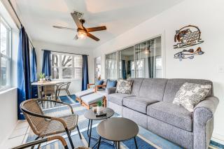 Sunroom, Fireplace Lakefront Branson Condo - Branson - 2