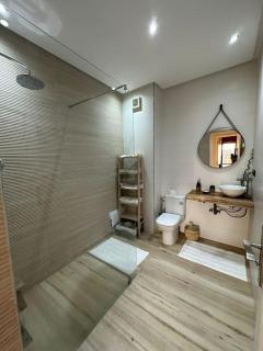 Luxury, Cosy Apartement (Wifi, Balcony, Parking) - 5