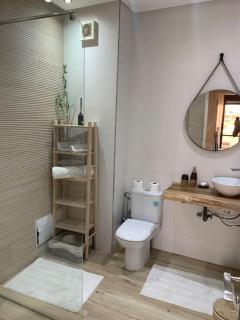 Luxury, Cosy Apartement (Wifi, Balcony, Parking) - 3