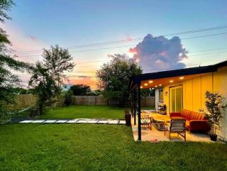Modern Texan sized Home - 4 bed 3 bath - Austin - 9
