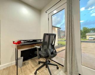 Modern Texan sized Home - 4 bed 3 bath - Austin - 4