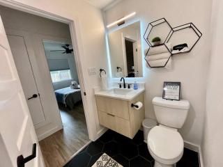 Modern Texan sized Home - 4 bed 3 bath - Austin - 1