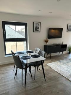 Two bedroom, Sleeps 6 Centre of Portrush Main Street Coastal Links apartment 11 - Portrush - 8