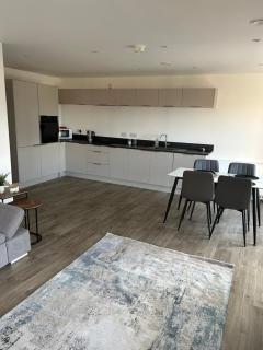Two bedroom, Sleeps 6 Centre of Portrush Main Street Coastal Links apartment 11 - Portrush - 6