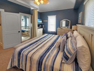 Cozy Family Cottage at the Lakes - Spirit Lake - 5