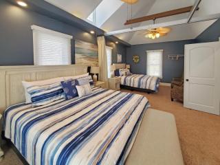 Cozy Family Cottage at the Lakes - Spirit Lake - 4