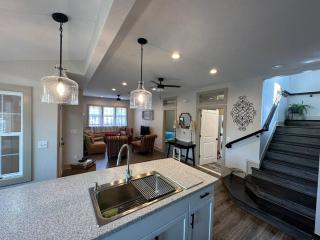 Private Home w/parking, Central Location - 0