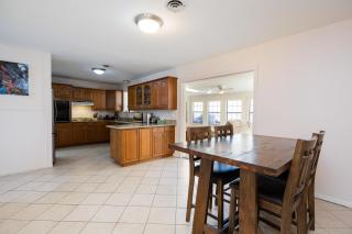 Sunny & Spacious House - Perfectly located for quick access to all of DFW - Farmers Branch - 5