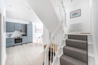 Townhouse moments from Hyde Park & Notting Hill - FREE Luggage Storage nearby and in unit Washing Machine & Dryer - 4