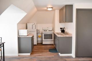 Unwind in a Bright Comfortable Apartment for 3 - 0